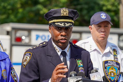 New Police Commissioner / Nyc S Outgoing Police Commissioner Gives Successor Keechant Sewell ...