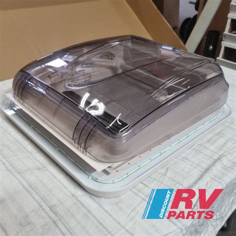 DRV Roof Vent/Skylight – 400 x 400 (crystal) | Discount RV Parts