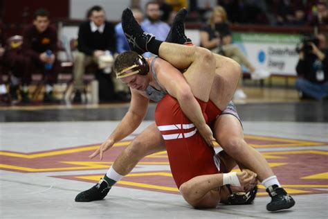 Minnesota wrestling fights back to defeat Wisconsin – The Minnesota Daily