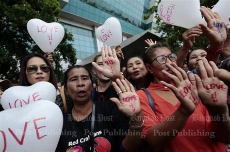 Bangkok Post - 300 cops guard court as Yingluck trial wraps up