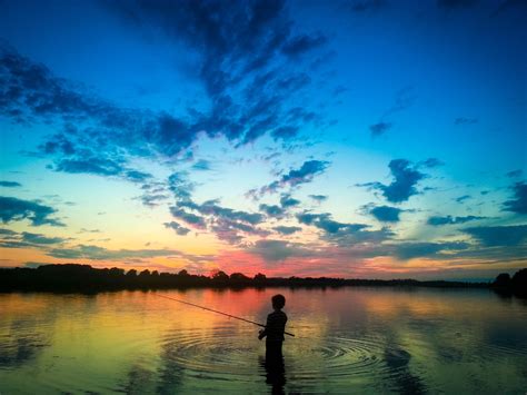 Fishing in the Ripples - River Shannon, Ireland. : r/pics