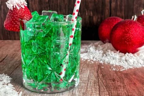 22 Festive Green Christmas Drinks To Get Your Grinch On - xoxoBella