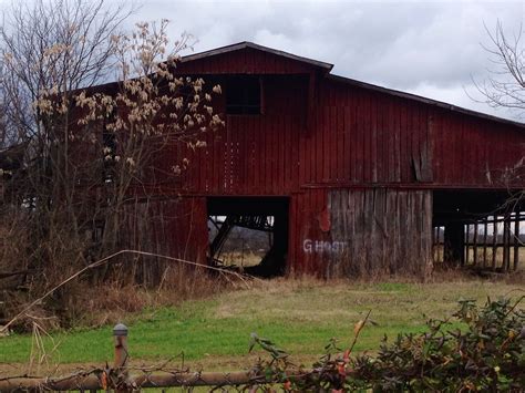 Haunted barn in Tennessee | Haunted places, Spooky places, Haunting