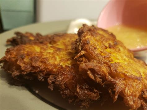 Hanukkah Latkes with sour cream and apple sauce - Dining and Cooking