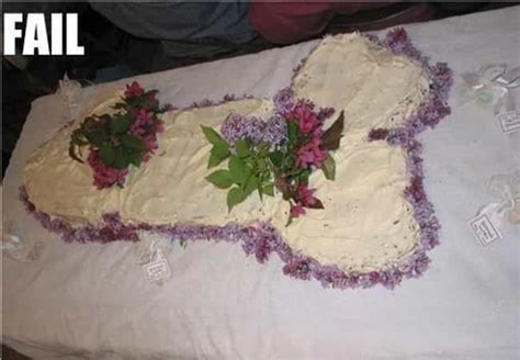 31 Cringe-Worthy Wedding Cake Fails