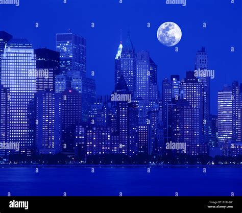 FINANCIAL DISTRICT DOWNTOWN SKYLINE MANHATTAN NEW YORK CITY USA Stock Photo - Alamy