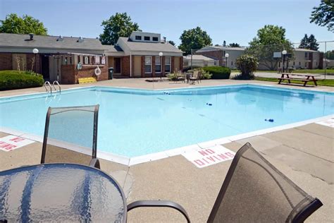 Presidential Suites Apartments - Massillon, OH 44646