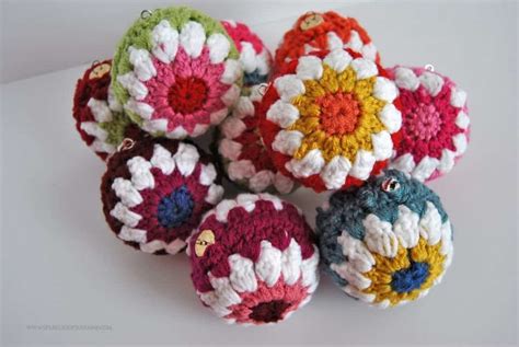 13 Adorable & Free Christmas Ornament Crochet Patterns