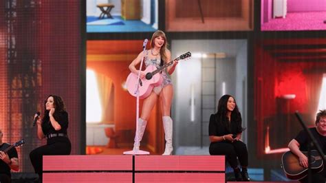 Taylor Swift Announces International Tour Dates