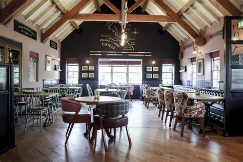 Take a 360 tour of The Grove Lock Pub and Restaurant in Leighton Buzzard