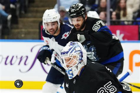 Samsonov slams door, Maple Leafs outlast Jets to win in overtime