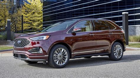 2022 Toyota Venza vs. 2022 Ford Edge: Midsize SUV Battle