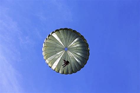 Man falls thousands of feet and dies after parachute fails to open ...