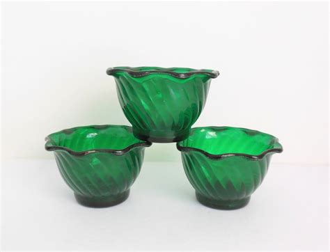 Green Plastic Snack Cups, 3 Christmas Party Dishes, Swirled Ribs and ...