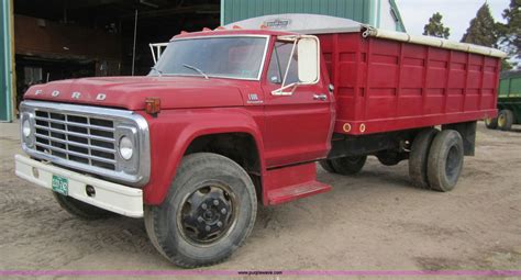 1974 Ford F600 grain truck in Holyoke, CO | Item 3355 sold | Purple Wave