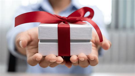 18 Corporate Gifting Ideas To Impress Clients and Employees