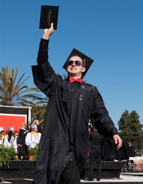 Huntington Beach High School Graduation 2017 – Orange County Register