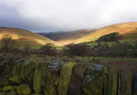 Chasing light in Edale – Stay & Roam