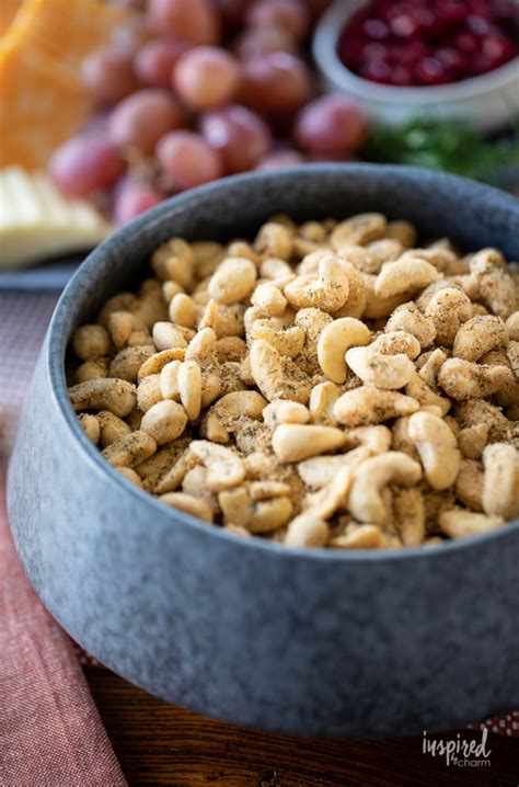 Seasoned and Roasted Cashews - delicious and easy recipe!