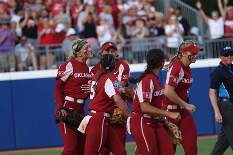 WCWS Photo Gallery: Oklahoma 10, Texas 5 - Sports Illustrated Oklahoma ...