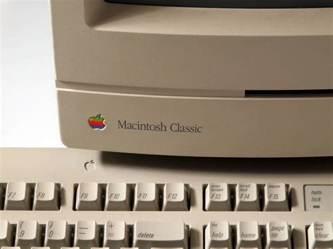 Apple Macintosh Classic and keyboard by eric2b01 on DeviantArt