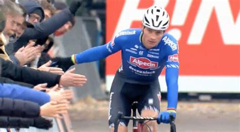 Van der Poel rules the Big Three Summit at the World Cup in Antwerp ...