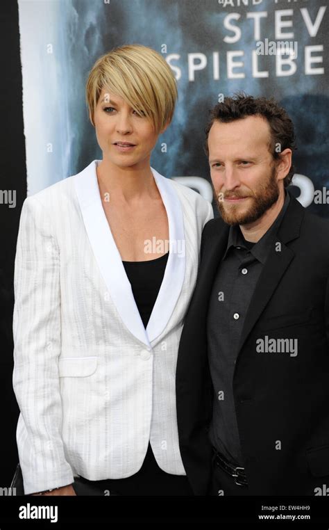 Jenna elfman husband bodhi elfman hi-res stock photography and images - Alamy