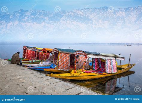 Shikara Boats On Dal Lake With Sunset Dal Lake In Srinagar Jammu And ...