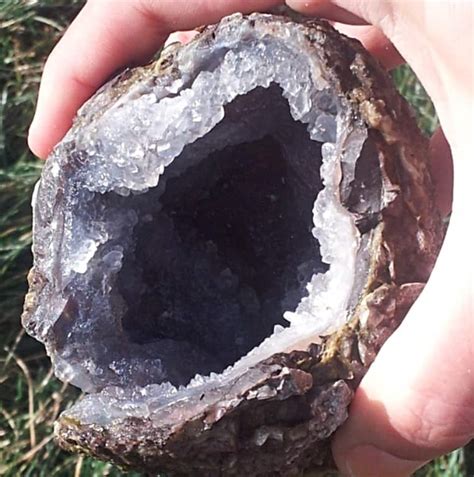 Where to Dig for Geodes and Quartz Crystals in Utah?