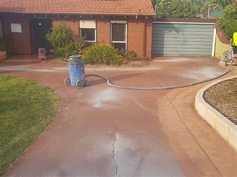 concrete-resurface-driveway-before | Complete Resurfacing Solutions