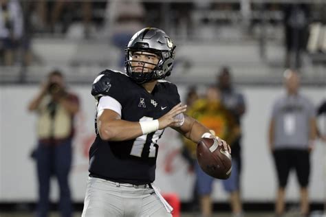 NCAA football: UCLA lands ex-UCF QB Dillon Gabriel - Yahoo Sport