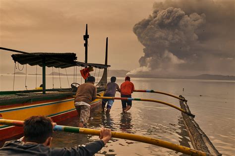 Warnings of ‘Volcanic Tsunami’ After Eruption in Philippines - The New York Times