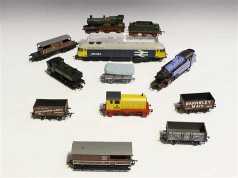 A collection of Bachmann Branch-Line gauge OO items, including a diesel locomotive 56084 in BR liver