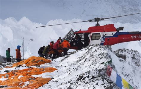 Nepal Earthquake: Mount Everest Avalanche Wounded Get Rescue Choppers ...