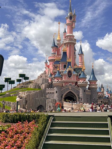 paris disneyland castle | Disneyland castle, Disneyland paris castle ...