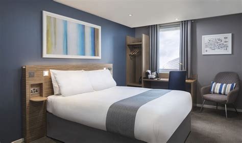 Travelodge launches 850,000 rooms for £38 or less to save Brits money in school holidays ...