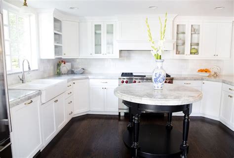 Super White Quartzite - Transitional - kitchen - White & Gold Design