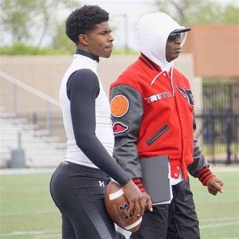 QB Shedeur Sanders, son of Deion Sanders, commits to Florida Atlantic ...