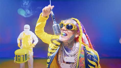 6ix9ine revient plus coloré que jamais avec "GINÉ"