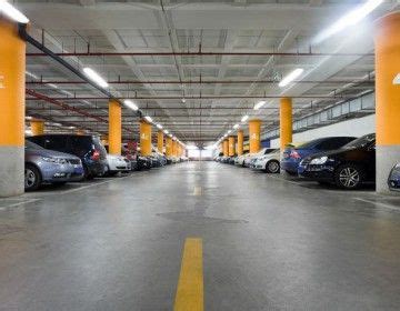 Освещение парковок ООО «РБ Системы Сервиса | Parking garage, Parking lot signage, Parking design