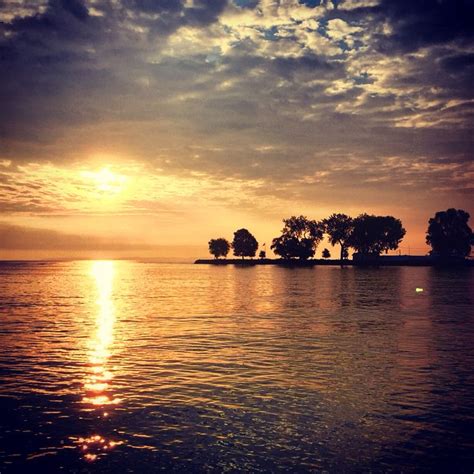 Beautiful sunset on Lake Erie | Scenic, Lake erie, Sunset