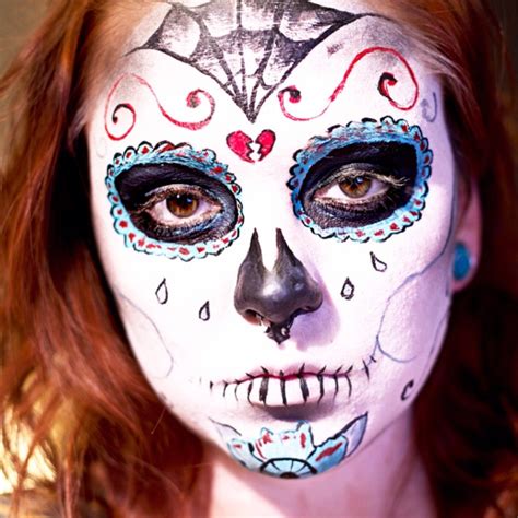 Sugar skull face painting..wanna try sometime | Sugar skull face, Sugar skull face paint, Skull ...