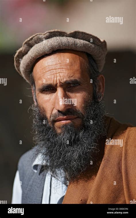 Afghan Man in Traditional Pashtun Outfit Stock Photo - Alamy