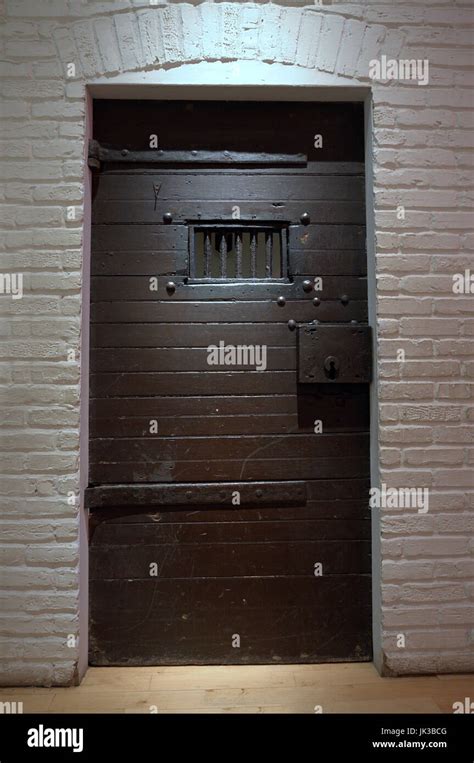 prison cell jail door Stock Photo - Alamy