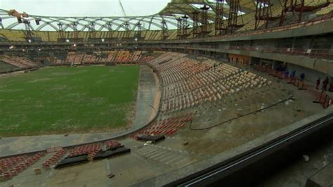 World Cup 2014: Brazil stadium building behind schedule - BBC News