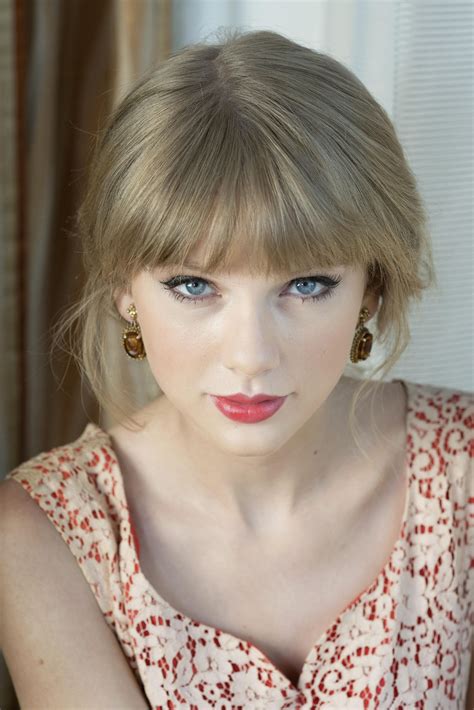 Pin by World of Glamour on Taylor Swift | Taylor swift hair, Taylor swift style, Taylor swift facts