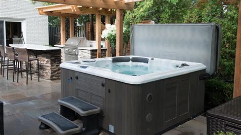 Hot Tub Cover Maintenance | Northern Hot Tub Cover® - Northern Hot Tub Covers