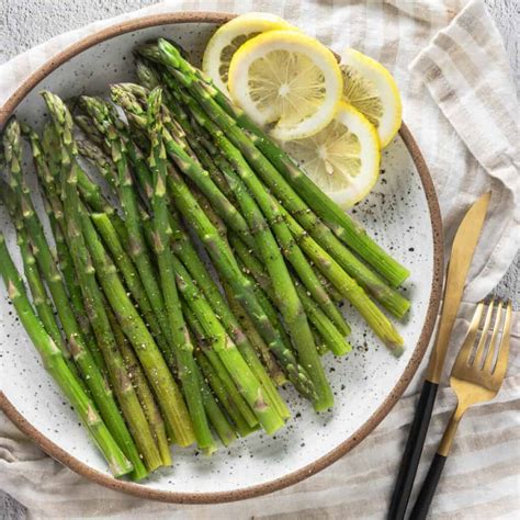 How to microwave asparagus! (Ready in 5 minutes!) - Urban Farmie