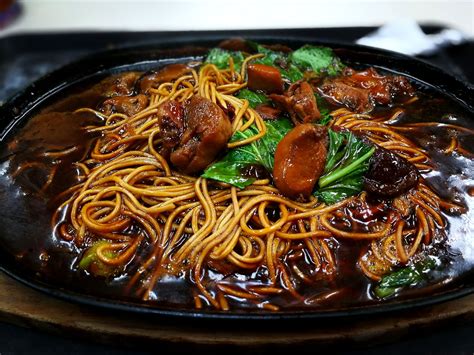 Sizzling Yee Mee Recipe - Sizzling Pan Fried Noodles Teet Parn Yee Meen ...