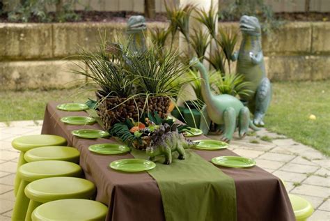 | jungle theme parties decorations table settings #kids #party #dinosaur in 2020 | Dinosaur ...